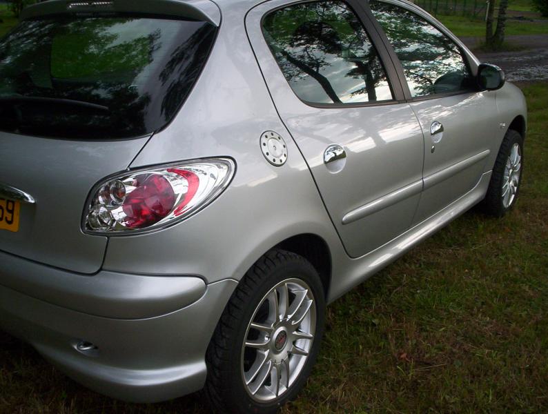 http://www.forum-peugeot.com/Forum/mesimages/18363/profil arriere droit.JPG